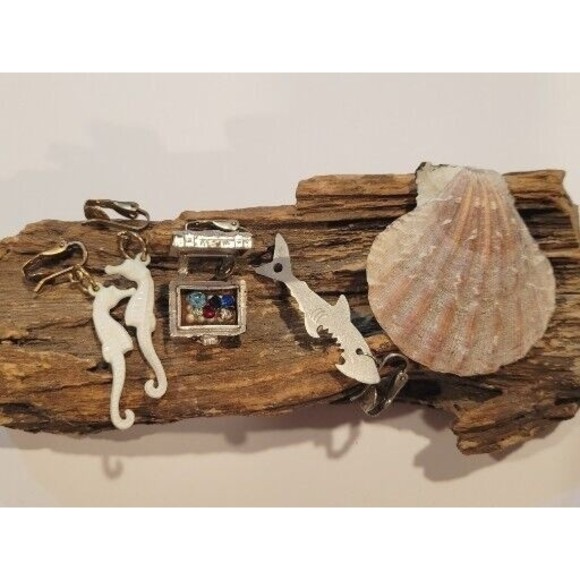 Rare Vintage Plastic Seahorse Treasure Chest Shark Ocean Theme Clip Earrings Lot - Picture 3 of 14